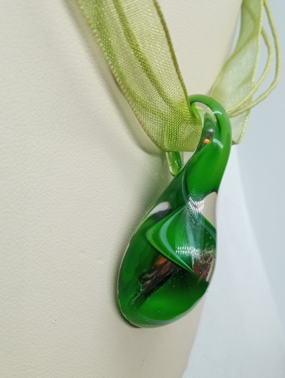 ARTISAM GREEN SWIRL LIFE GLASS DROP - Picture 3 of 7